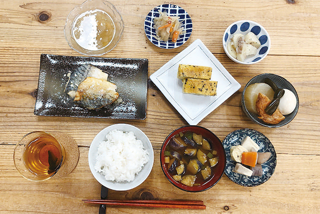 <center>とても100円の惣菜とは思えないクォリティだ</center>