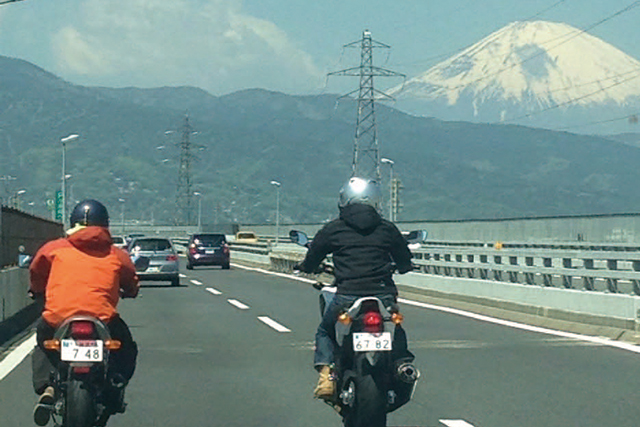 <center>ご子息（次男）と富士山ツーリングに行った時の写真（2013年5月）</center>