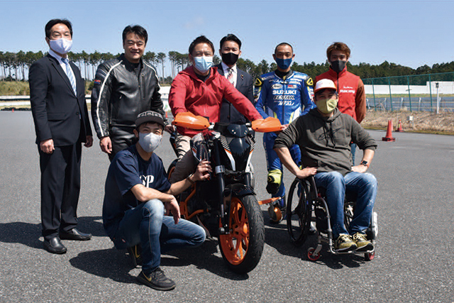 <center>視察に訪れたバイカーズ議員連盟</center>