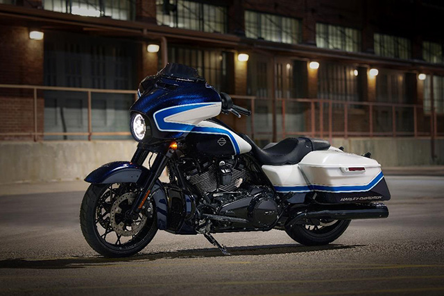 カスタムペイント仕様の「Street Glide Special」を世界限定500台で発売。日本には5台を割り当て