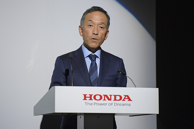 <center>ホンダモーターサイクルジャパン 室岡 克博 社長</center>