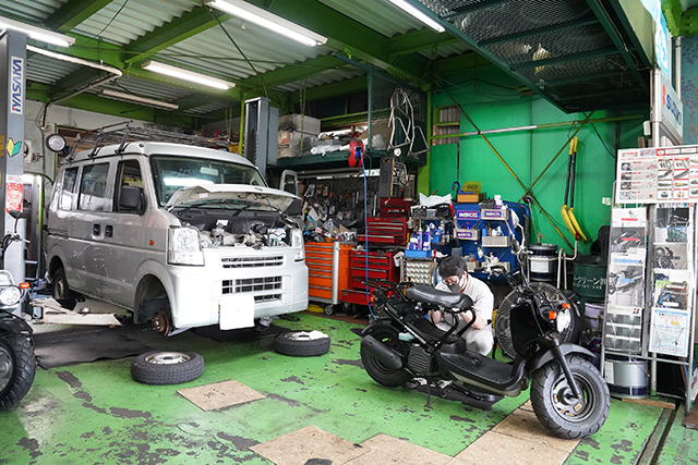 バイクを整備する際は、乗っているユーザーの顔を思い浮かべられるよう、1台いち台にキチンと向き合うことを心掛けている