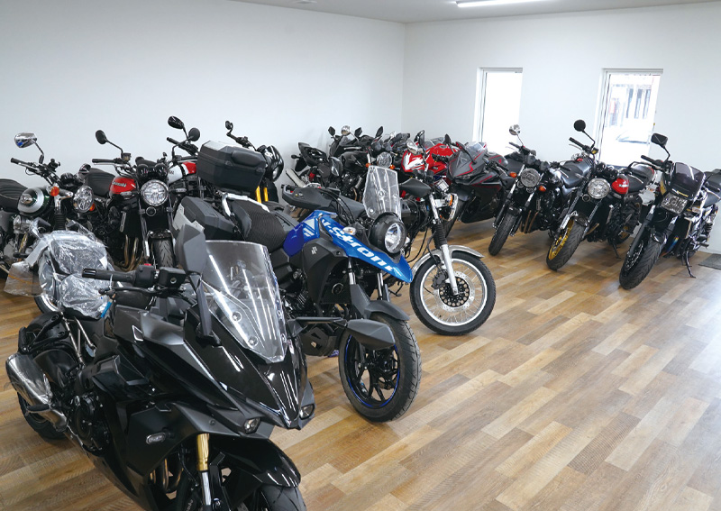 国産高年式車やスノーバイクなどが50台ほど展示されている