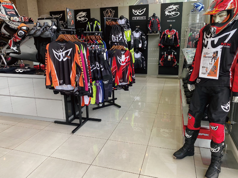 ベリック レーシングスーツ ブーツセット （RS4 125サーキット専用化と  