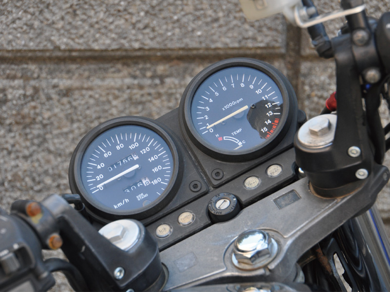 中古バイク選びのチェック項目で必ず出てくるのが「走行距離」