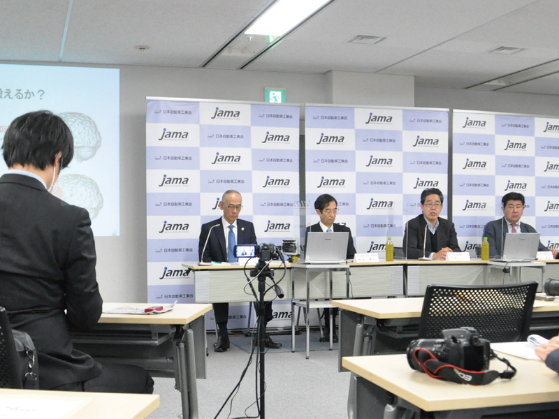 中型ギア付バイクへの乗車が脳と心を最も活性化。二輪車委員会で研究結果をアプローチ材料として検討