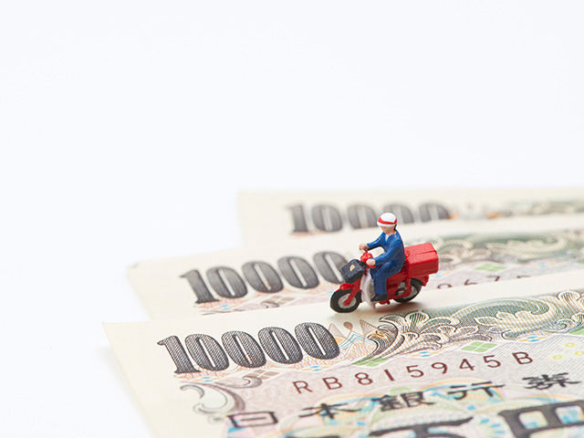 手紙の郵便料金、1994年以来30年ぶりに値上げへ。価格見直しの背景には何があるのか？