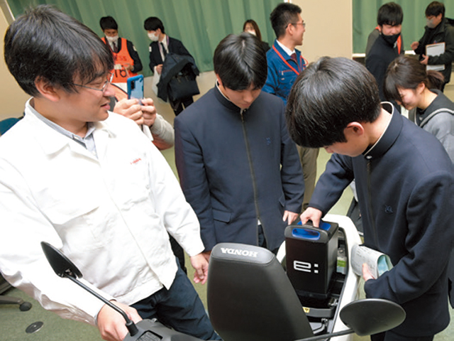 講習会には秩父農工科学高校の生徒たち、80名近くが参加
