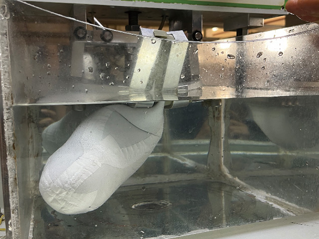 防水フィルムテストの様子