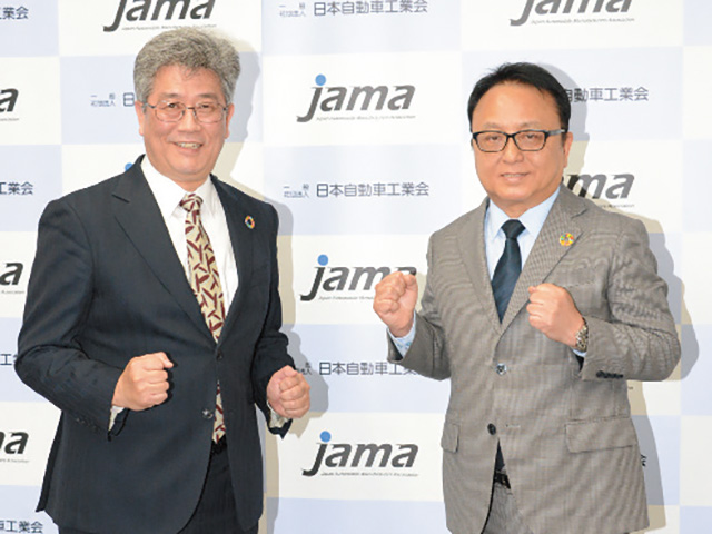 二輪車委員会の設楽元文委員長（右）と江坂行弘常務理事