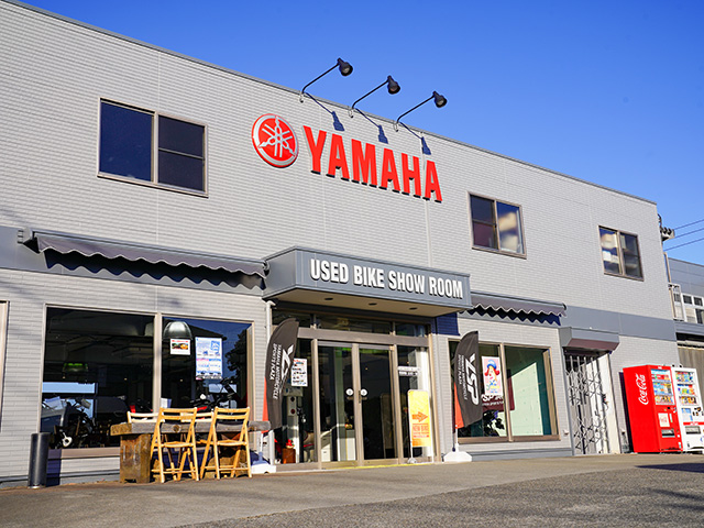 YSP浜松は中古車専用のショールームを併設している