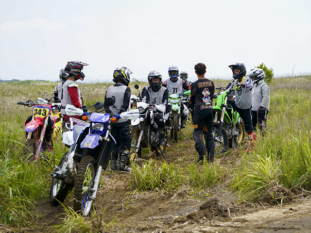 プロライダーからレクチャーを受けることができるオフロードレッスン
