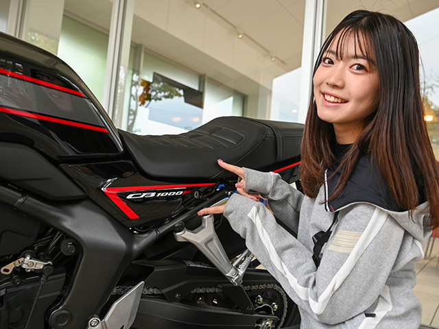 試乗を行った竹川由華さんは、「しっかりと足が付き、車両を起こしやすい」とコメント