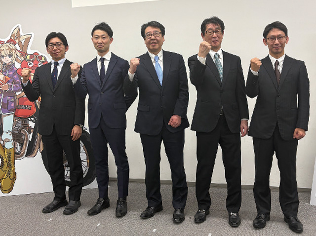 （左から）近畿ブロック 平井泰雄主事、流通環境本部 塩川隼主事、高橋亮専務理事、流通環境本部（本部長） 井下茂一理事、関東ブロック 齋藤淳主事