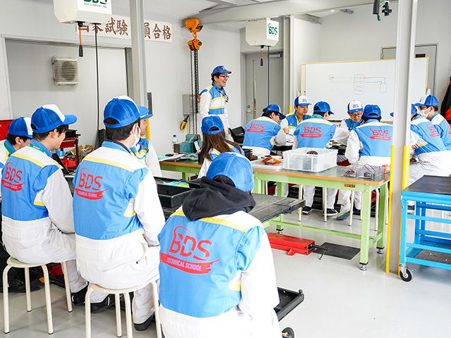 【BDSテクニカルスクール】3級二輪整備士国家試験、合格率100％を達成