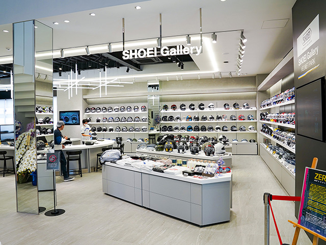1階ではオフィシャルショールーム「SHOEI Gallery」を展開