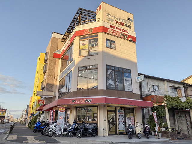 同じ建物でホンダヤオとベスパ大阪東を運営している