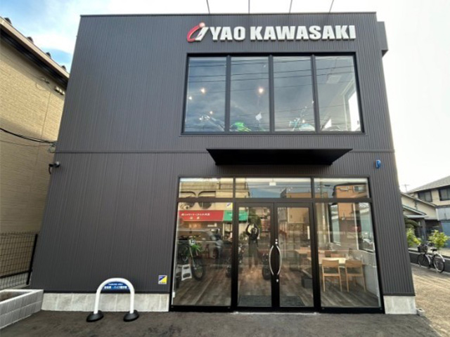 2024年、改築を経て営業を再開した八尾カワサキ本店
