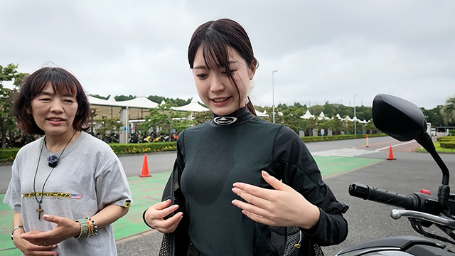 化学繊維のインナー着用で、さらに液が広範囲に広がる！