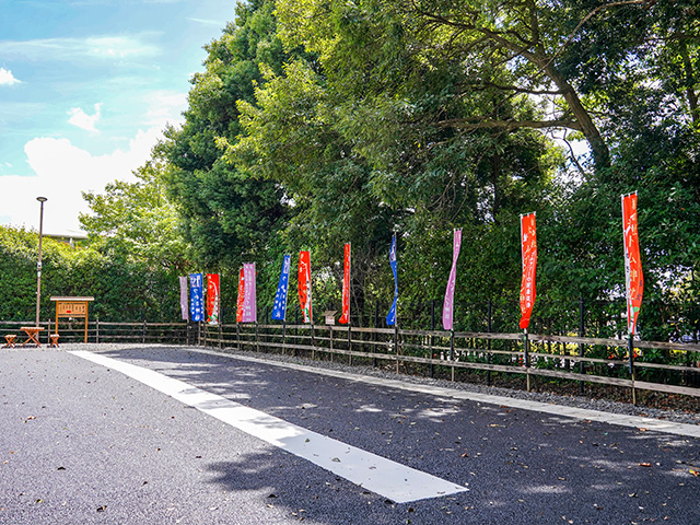 神社内駐車場